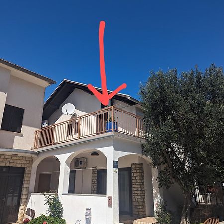 Zeezicht Appartement 50M From Beach Srima Esterno foto