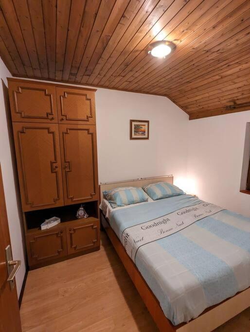 Zeezicht Appartement 50M From Beach Srima Esterno foto