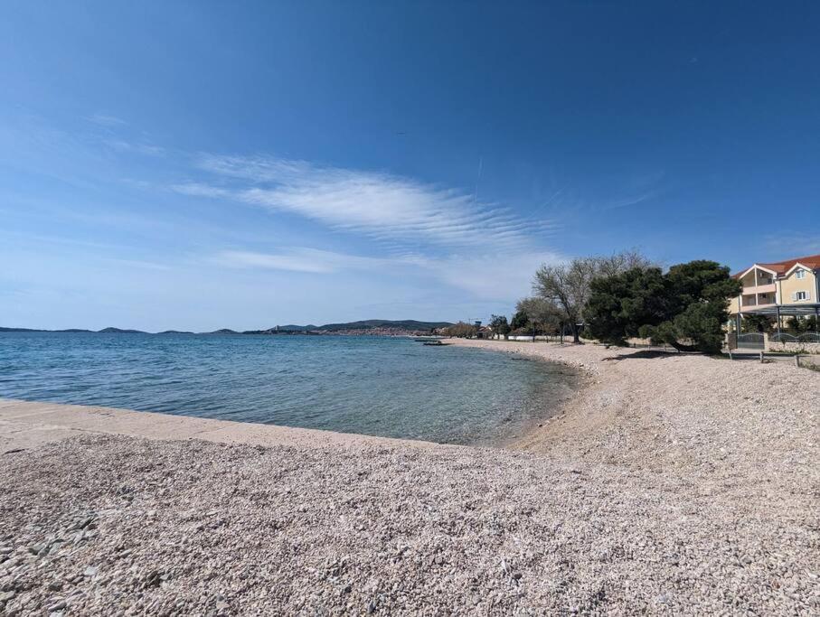 Zeezicht Appartement 50M From Beach Srima Esterno foto