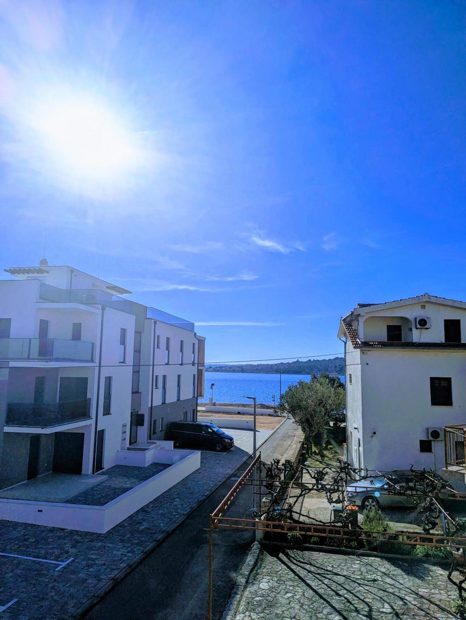 Zeezicht Appartement 50M From Beach Srima Esterno foto