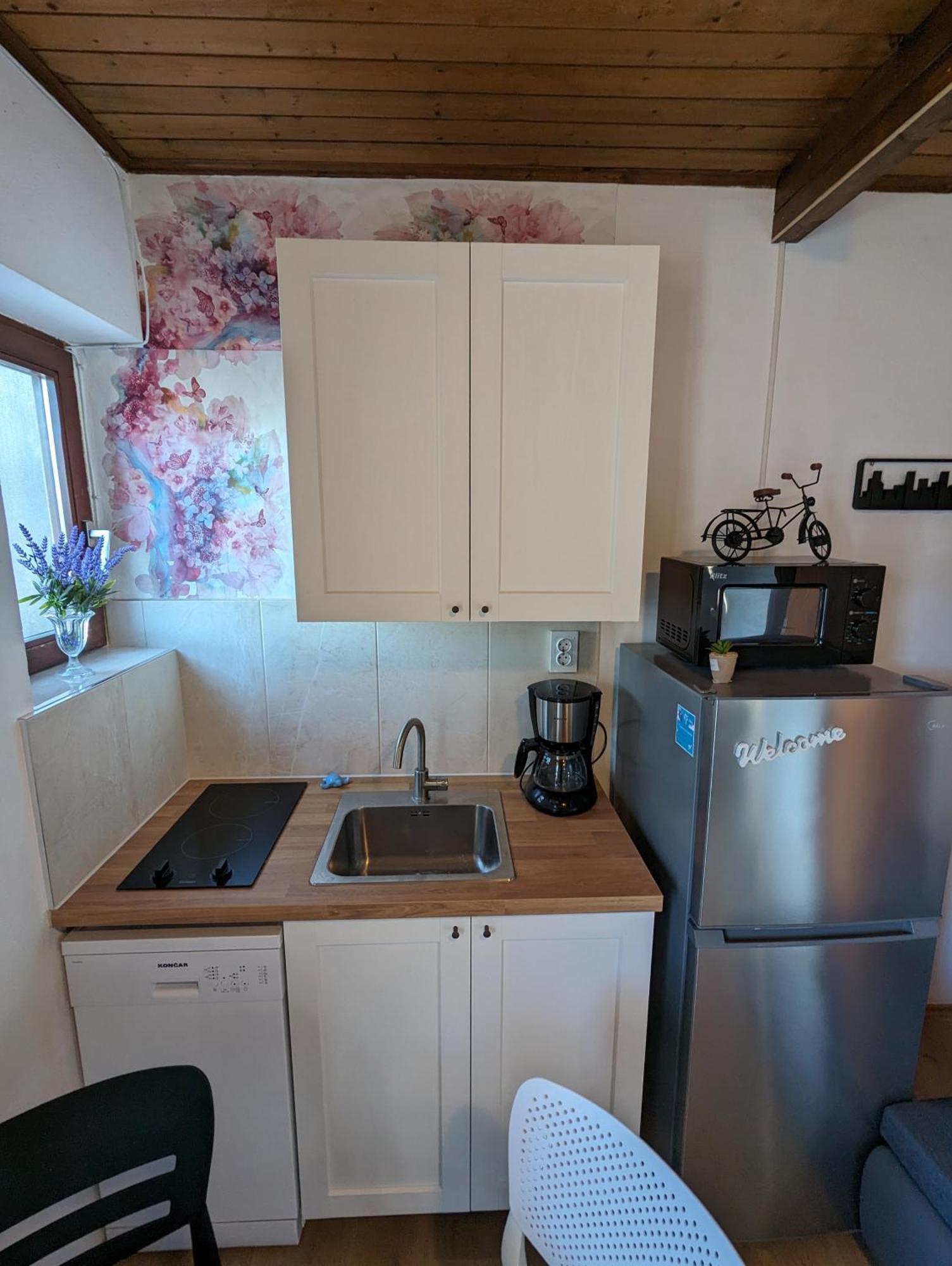 Zeezicht Appartement 50M From Beach Srima Esterno foto